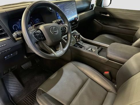 Used 2025 Lexus GX 550 w/ Accessory Package (2T) AWD/4WD image 9