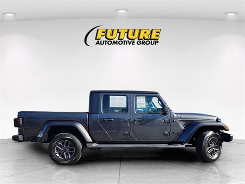Used 2021 Jeep Gladiator Sport image 3