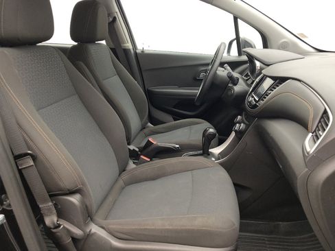 Used 2020 Chevrolet Trax LS AWD/4WD image 21