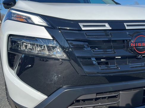 New 2026 Nissan Rogue SV image 10