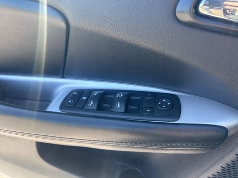 Used 2017 Dodge Journey SXT w/ Comfort/Convenience Group image 12