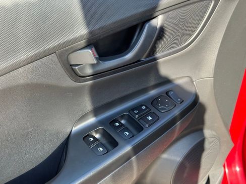 Used 2021 Hyundai Kona SE image 11