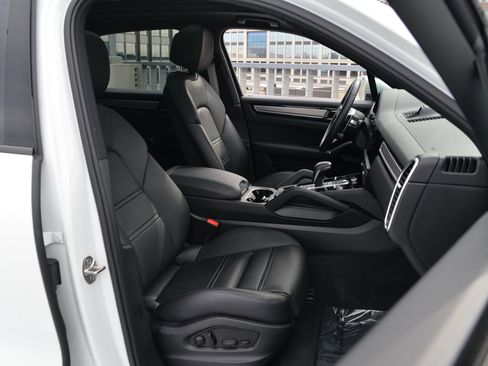 Certified 2022 Porsche Cayenne E-Hybrid image 23