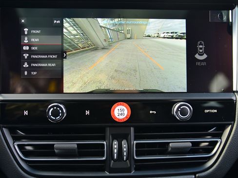 Certified 2026 Porsche Macan AWD/4WD image 31