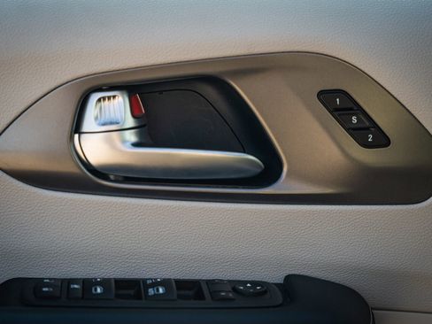 Used 2024 Chrysler Pacifica Touring-L image 33