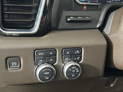 Used 2024 GMC Sierra 2500 Denali w/ Denali Reserve Package AWD/4WD image 23