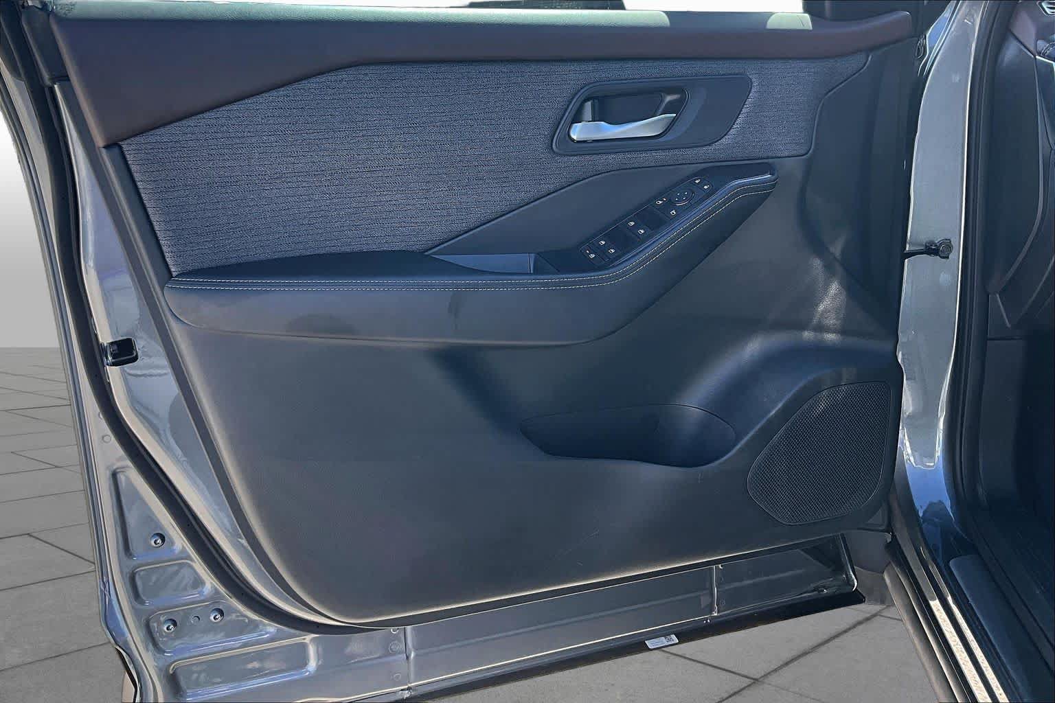 Used 2023 Nissan Rogue SV FWD image 22