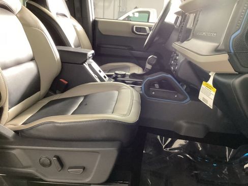 Certified 2024 Ford Bronco Wildtrak AWD/4WD image 25