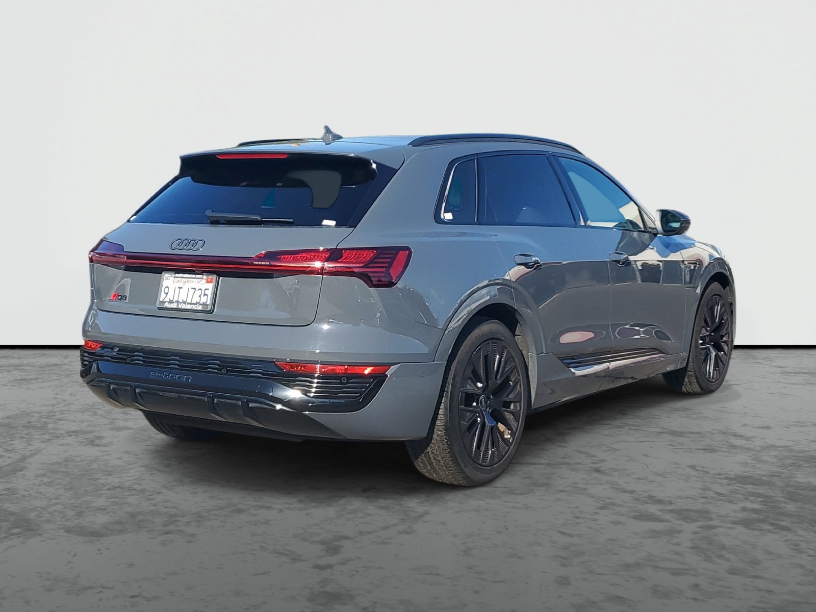 Used 2024 Audi Q8 e-tron Premium Plus AWD/4WD image 4