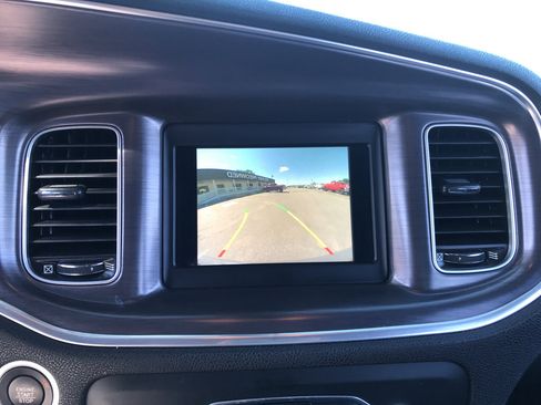 Used 2018 Dodge Charger SXT RWD image 16
