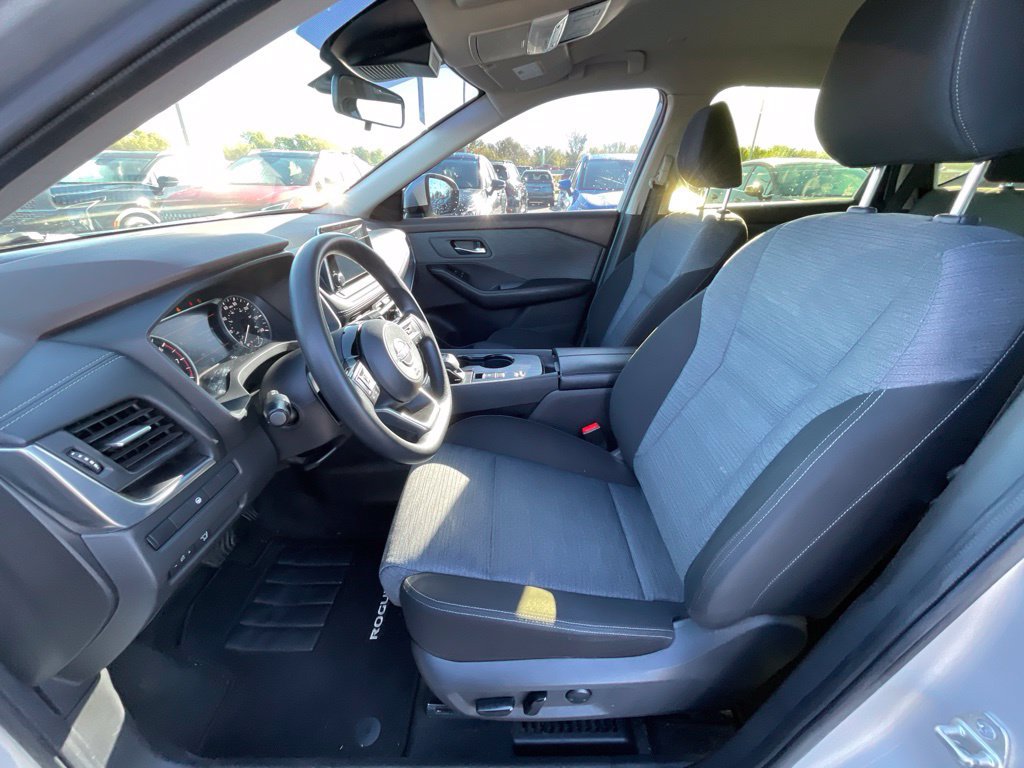 Used 2023 Nissan Rogue SV FWD image 14