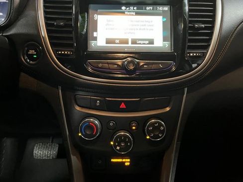 Used 2017 Chevrolet Trax LT w/ LT Convenience Package AWD/4WD image 22