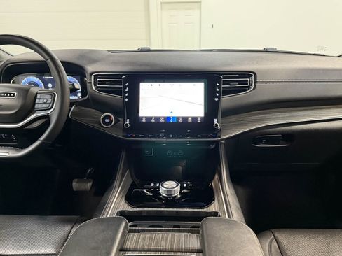 Used 2024 Jeep Wagoneer Series II image 19