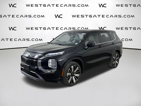 Used 2025 Mitsubishi Outlander AWD image 1
