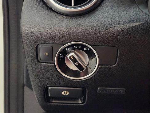 Used 2018 Mercedes-Benz SLC 300 image 21