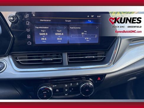 Used 2025 Chevrolet Trax LT image 14