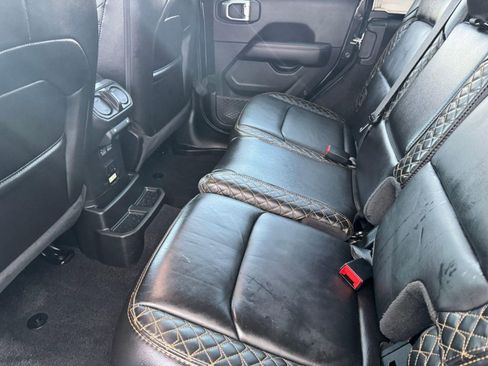 Used 2023 Jeep Wrangler Unlimited Sahara image 17