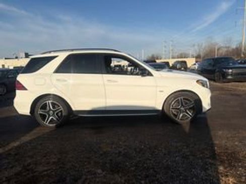 Used 2018 Mercedes-Benz GLE 550e 4MATIC image 3