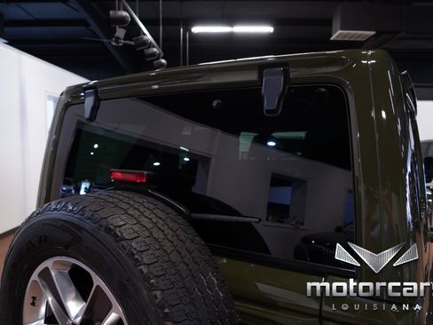 Used 2022 Jeep Wrangler Unlimited Sahara w/ LED Lighting Group AWD/4WD image 17