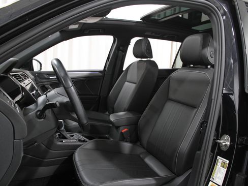 Used 2023 Volkswagen Tiguan SE R-Line image 5