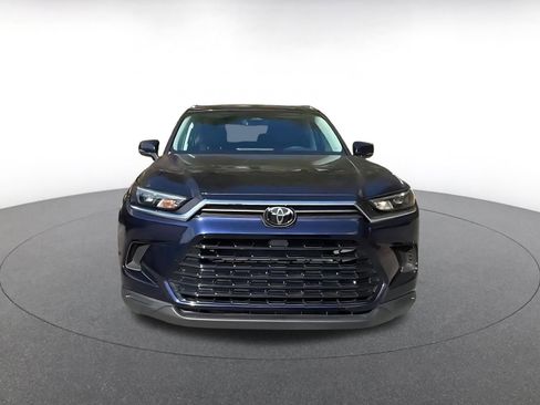 Used 2025 Toyota Grand Highlander XLE image 4