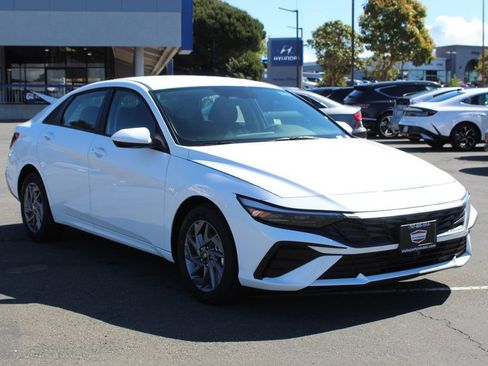 New 2026 Hyundai Elantra Hybrid FWD image 5