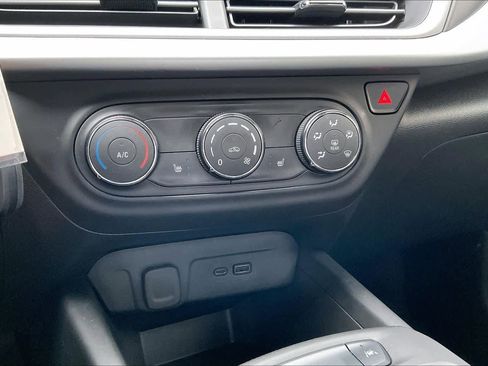 Used 2025 Chevrolet Trax RS w/ Driver Confidence Package image 32