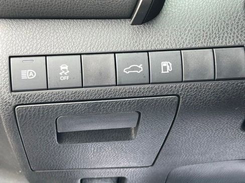 Used 2018 Toyota Camry SE w/ Audio Package FWD image 36