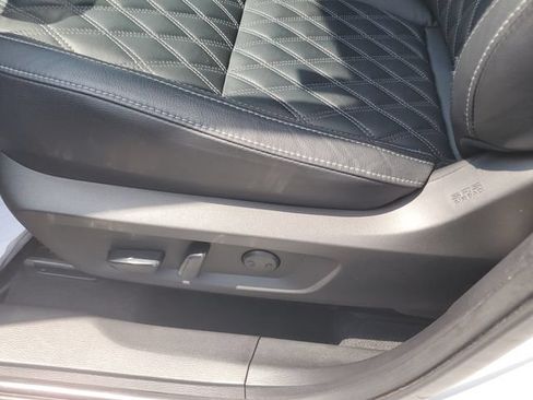 Used 2024 Mitsubishi Outlander SEL AWD/4WD image 19