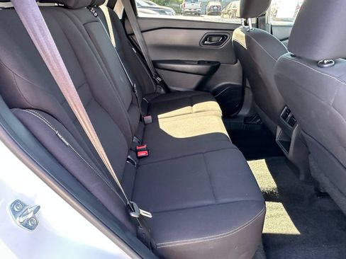 Used 2024 Nissan Rogue S FWD image 17