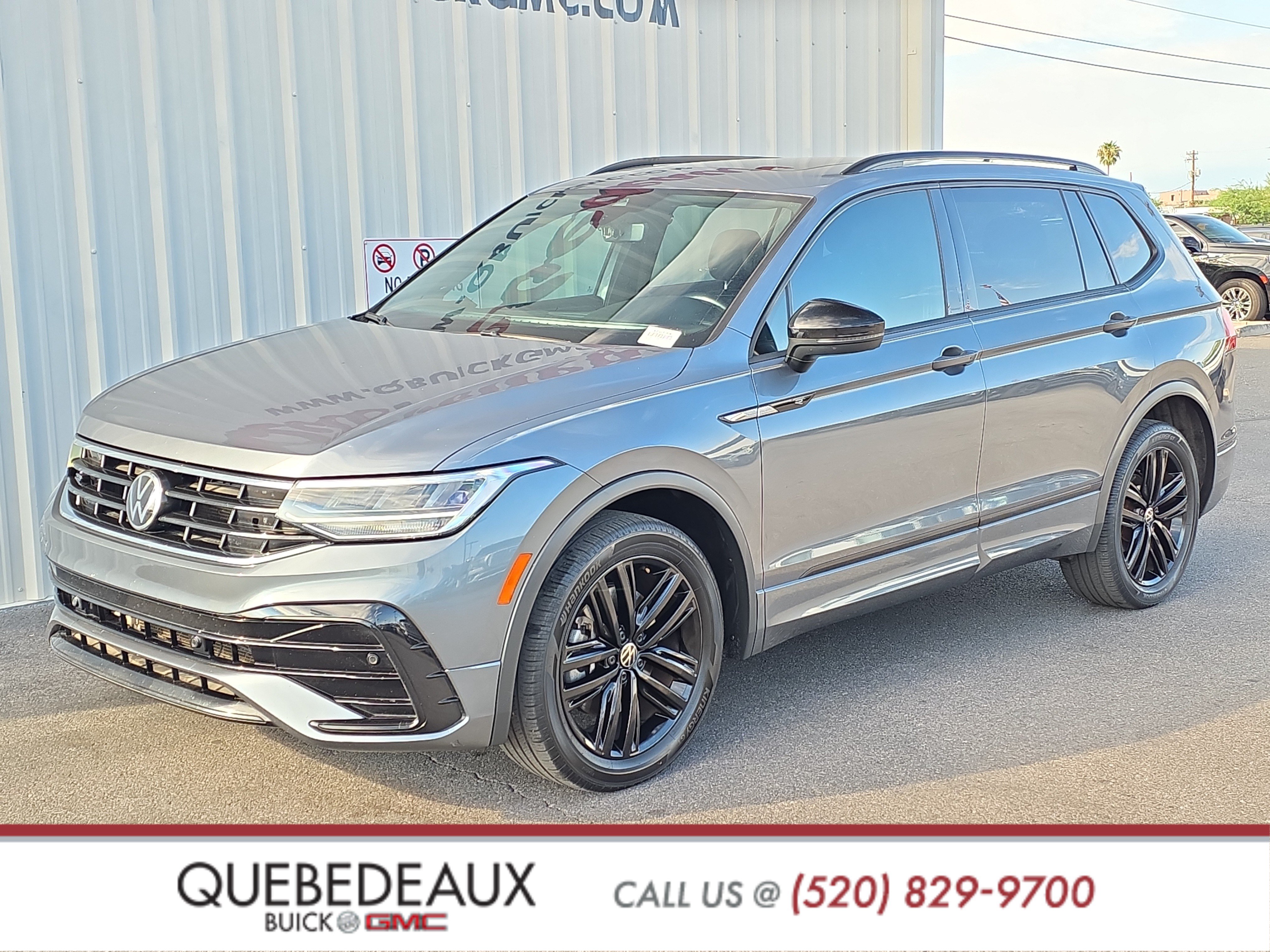 Used 2022 Volkswagen Tiguan SE R-Line FWD image 3