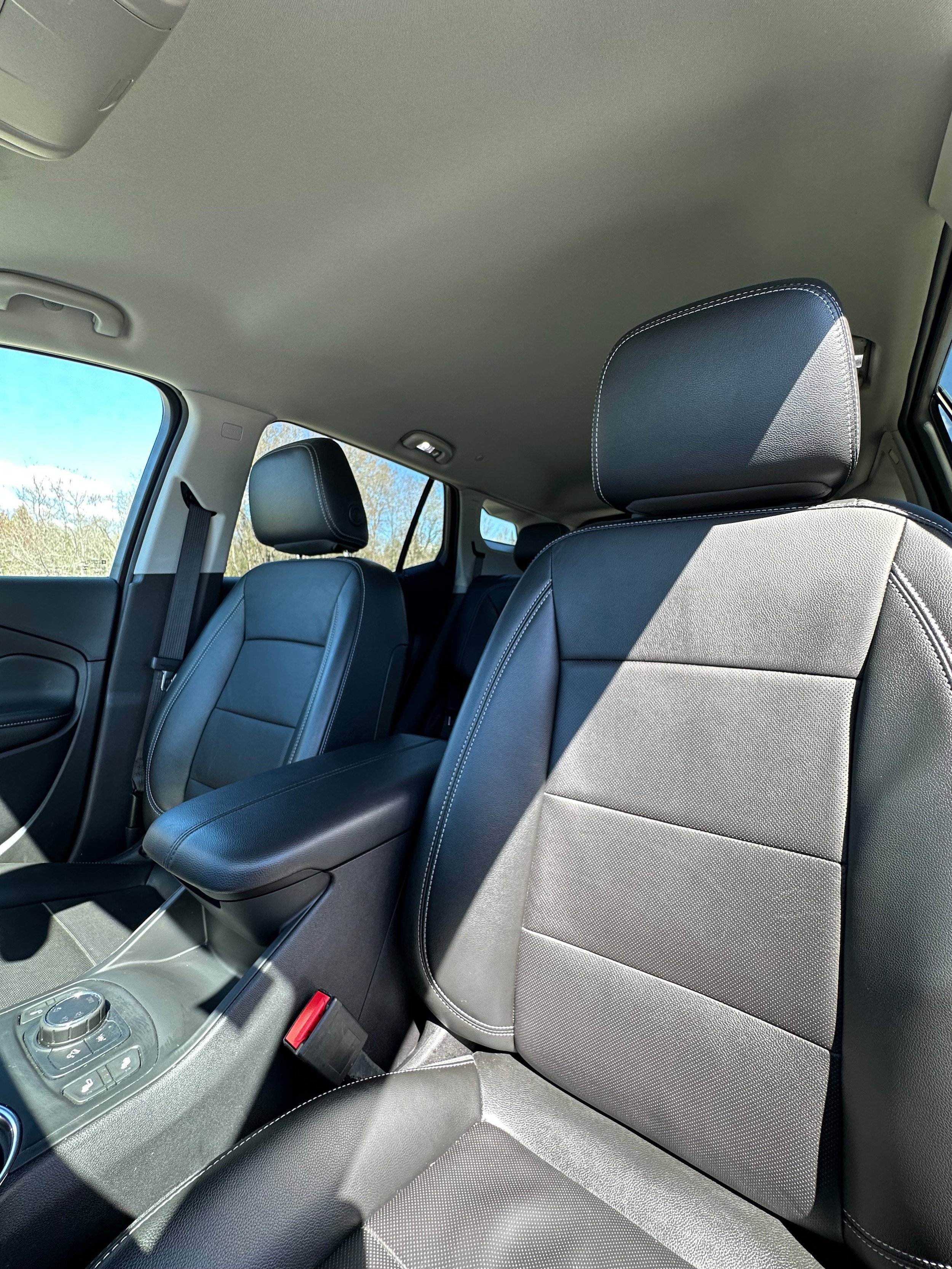 Used 2024 GMC Terrain SLT AWD/4WD image 10