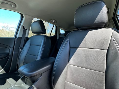 Used 2024 GMC Terrain SLT AWD/4WD image 10