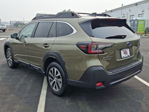 Certified 2025 Subaru Outback Premium AWD/4WD image 4