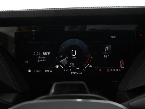 Used 2025 GMC Yukon XL Denali w/ Denali Reserve Package AWD/4WD image 27