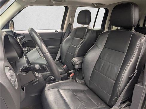 Used 2017 Jeep Patriot High Altitude AWD/4WD image 16