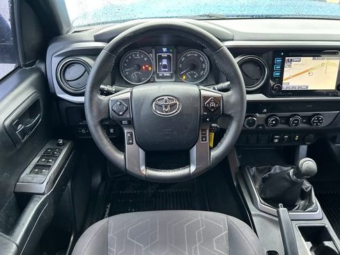 Used 2018 Toyota Tacoma TRD Sport image 18