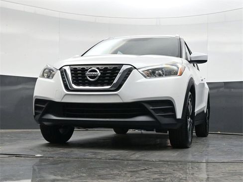 Used 2019 Nissan Kicks SV image 28