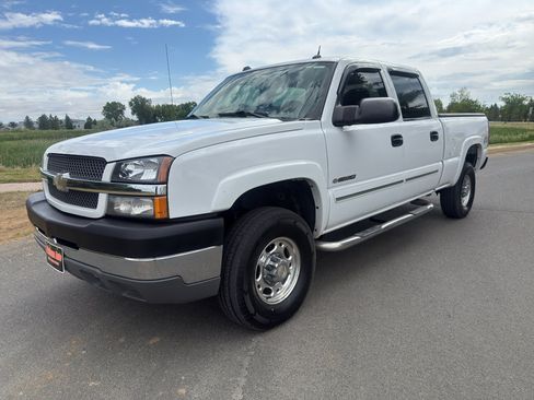 Used 2004 Chevrolet Silverado 2500 LS w/ Skid Plate Package AWD/4WD image 3
