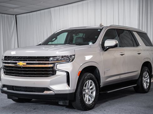 Used 2024 Chevrolet Tahoe LT w/ Luxury Package AWD/4WD image 3