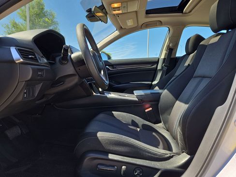 Used 2018 Honda Accord EX image 16