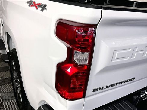 Certified 2023 Chevrolet Silverado 1500 LT AWD/4WD image 28