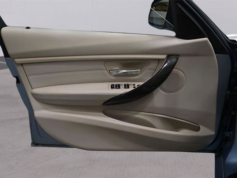 Used 2013 BMW 328i xDrive Sedan AWD/4WD image 9