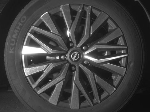 Used 2025 Nissan Altima 2.5 SV FWD image 13