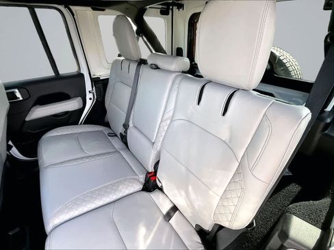 Used 2023 Jeep Wrangler Unlimited Sahara AWD/4WD image 13