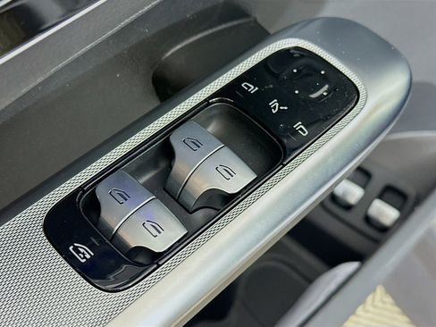 New 2025 Mercedes-Benz GLC 350e 4MATIC image 18