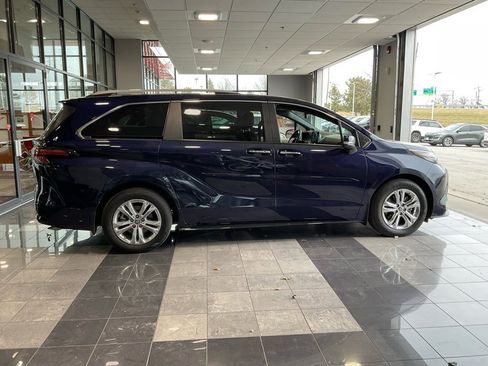Certified 2022 Toyota Sienna Platinum w/ Protection Package (TMS) image 6