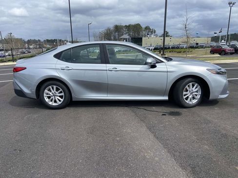 Used 2025 Toyota Camry LE image 2