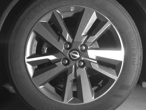 Used 2025 Nissan Versa SV image 12