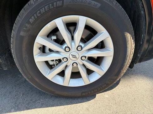 Used 2025 Dodge Durango GT RWD image 9